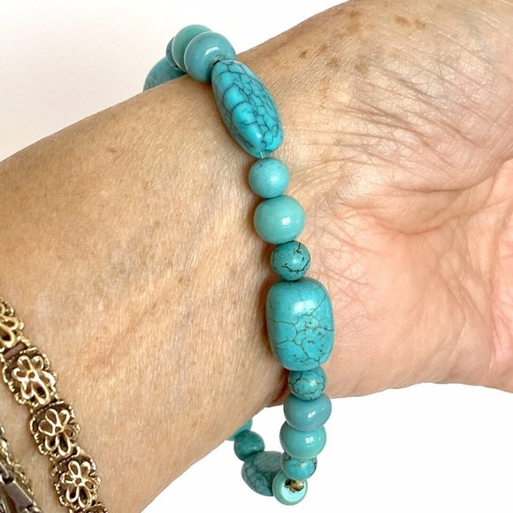 Turquoise Dyed Howlite & Glass Beads Stretch Bracelet 6.7” - Picture 4 of 5